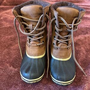 Sorel low heel duck boots size 7